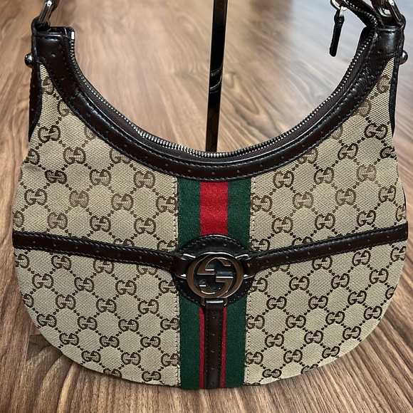 A226 - π― % authentic Gucci shoulder bag - Picture 4 of 16